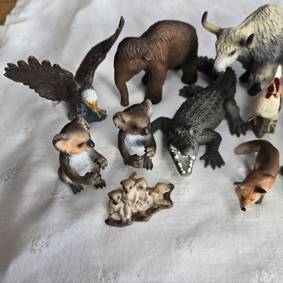 Schleich Wildlife / Farm Animal Lot Eagle, Panda, Koala, Mammoth, Dog, Mouse, Ox - Picture 2 of 5